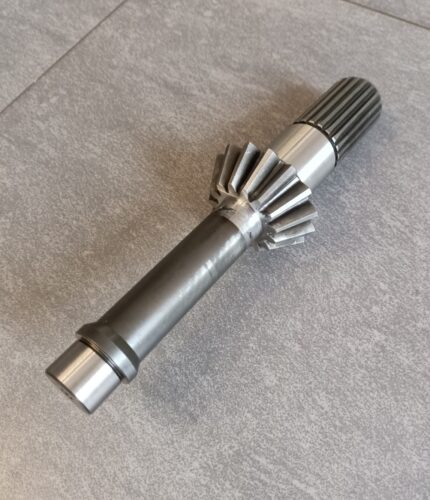 Ozubený hriadeľ Z15 uhlovej prevodovky kosačky CLAAS DISCO (15 × 31)